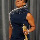Dass die Oscars im Jahr 2021 divers waren wie nie zuvor, lag nicht nur an den Preisträger:innen in den Hauptkategorien. Auch in Nebendisziplinen bekamen diesmal zahlreiche Nicht-Weiße den Zuschlag, wie etwa Mia Neal, die für das beste Make-up und Hairstyling für "Ma Rainey's Black Bottom" ausgezeichnet wurde.
