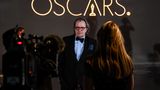 Wo Gewinner sind, gibt es auch Verlierer: Dazu zählt der für zehn Oscars nominierte Film "Mank", der letztlich nur zwei Trophäen in Nebenkategorien erhielt. Die Hauptdarsteller Gary Oldman (Foto) und Amanda Seyfried gingen dagegen leer aus. Oldman dürfte es verschmerzen: Er erhielt bereits 2018 den Oscar für seine Darstellung des britischen Premierministers Winston Churchill in "Die dunkelste Stunde".