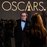 Wo Gewinner sind, gibt es auch Verlierer: Dazu zählt der für zehn Oscars nominierte Film "Mank", der letztlich nur zwei Trophäen in Nebenkategorien erhielt. Die Hauptdarsteller Gary Oldman (Foto) und Amanda Seyfried gingen dagegen leer aus. Oldman dürfte es verschmerzen: Er erhielt bereits 2018 den Oscar für seine Darstellung des britischen Premierministers Winston Churchill in "Die dunkelste Stunde".