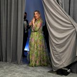 Auch wenn es mit den Preisen für den besten Film und die beste Regie nichts wurde, hat auch Emerald Fennell Grund zum Strahlen: Die britische Schauspielerin, Autorin und Regisseurin ging mit dem Oscar für das beste Original-Drehbuch ("Promising Young Woman") nach Hause.