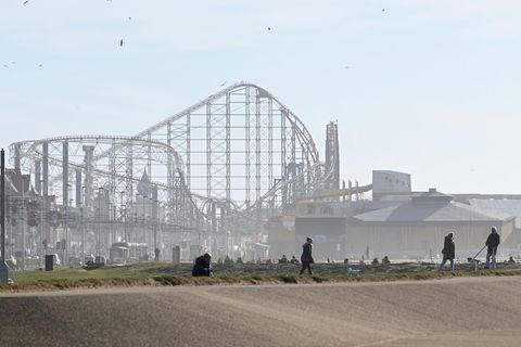 Die Achterbahn an der Küste der britischen Stadt Blackpool