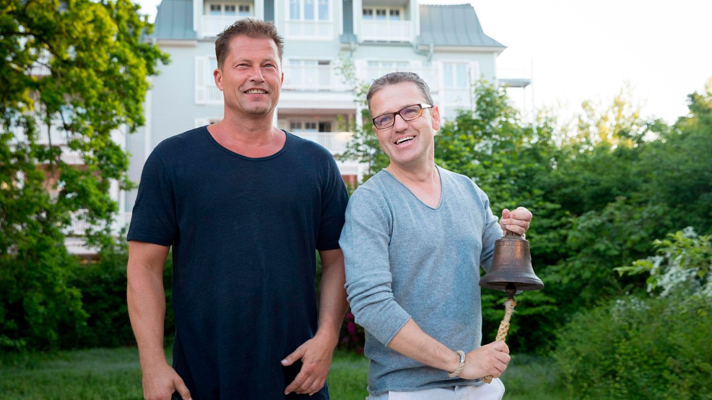 Til Schweiger (l) und Hotel-Betreiber Mirko Stemmler bei der Eröffnung vom "Barefoot"-Hotel