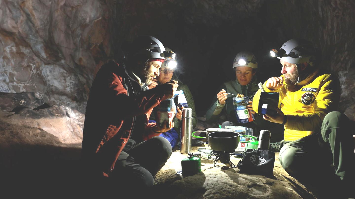 Wie lange kann ein Mensch in einer Höhle leben?