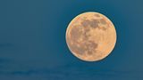 In der vergangenen Nacht war der Mond, dort wo es unbewölkt war, zu 99,7 Prozent sichbar. 
