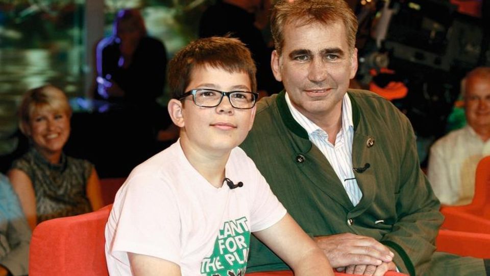 Tietjen und Hirschhausen: Talk aus Hannover am 10.08.12mit Felix Finkbeiner, Gruender der Schuelerinitiative Plant for the Planet und sein Vater Frithjof: Felix als 14-Jähriger mit seinem Vater bei einem TV-Auftritt