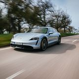 Der Porsche Taycan Cross Turismo ist bis zu 250 km/h schnell