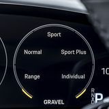 Beim Porsche Taycan Cross Turismo ist das Gravel-Programm dazugekommen