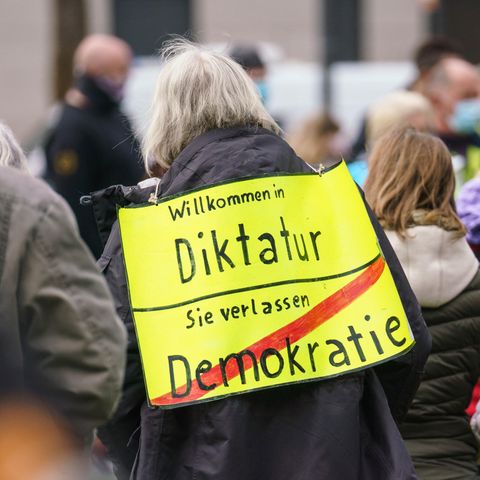"Querdenken"-Kundgebung in Wiesbaden
