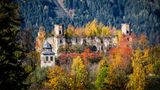 Schlossruine Schrattenberg  Es muss einer der schönsten Adelssitze der Steiermark gewesen sein. Doch schon 1915 brannte das Barockschloss in St. Lorenzen bei Scheifling aus ungeklärter Ursache ab, als hier im Ersten Weltkrieg bis zu 500 Soldaten einquartiert waren.