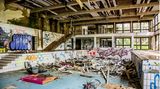 Kuranstalt Laßnitzhöhe  In der Umgebung von Graz gibt es in Laßnitzhöhe ein Schwimmbad, in dessen Becken nie zahlende Gäste schwimmen konnten. Noch vor der Eröffnung ging der Investor mit dem Projekt finanziell baden – es bleibt seit 1974 ungenutzt.