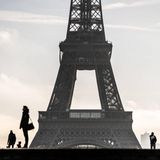 Frankreich  Sofern es die Lage zulässt, sollen Anfang Mai die Bewegungseinschränkungen aufgehoben werden. Aktuell dürfen sich die Menschen nur mit triftigem Grund mehr als zehn Kilometer von ihrer Wohnung entfernen. Außerdem könnten Außenbereiche von Restaurants und bestimmte Kultureinrichtungen wieder öffnen. Auch über eine Lockerung der abendlichen Ausgangssperre, die aktuell um 19 Uhr beginnt, wird gesprochen. Die Corona-Lage ist allerdings weiter angespannt. Zuletzt gab es rund 300 Neuinfektionen pro 100 000 Einwohner und sieben Tage. Rund ein Fünftel der Bevölkerung wurde mindestens ein Mal geimpft.