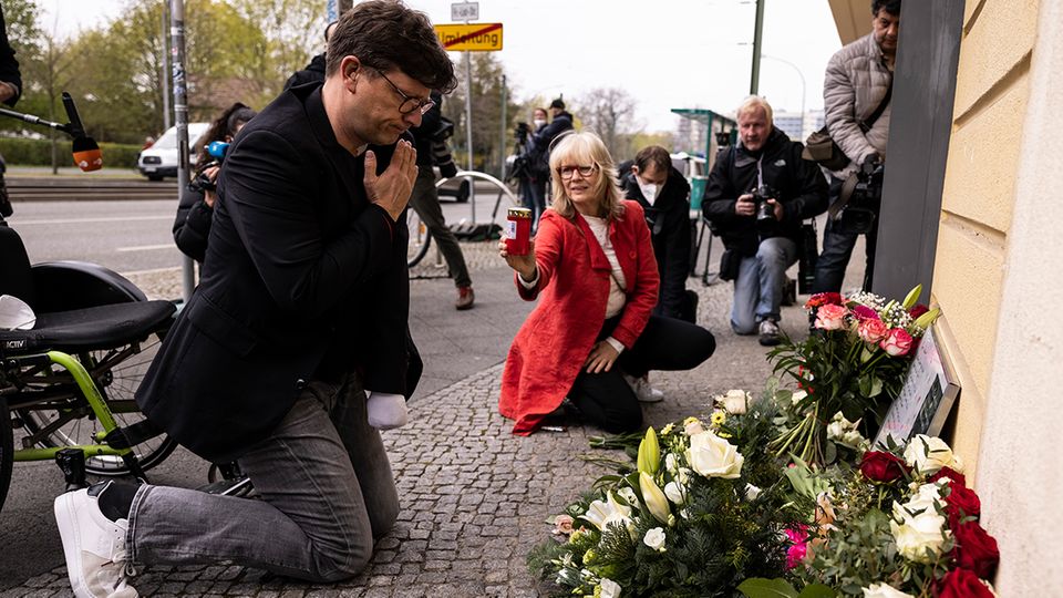 Passanten trauern in Potsdam: "Ich war in Schockstarre"