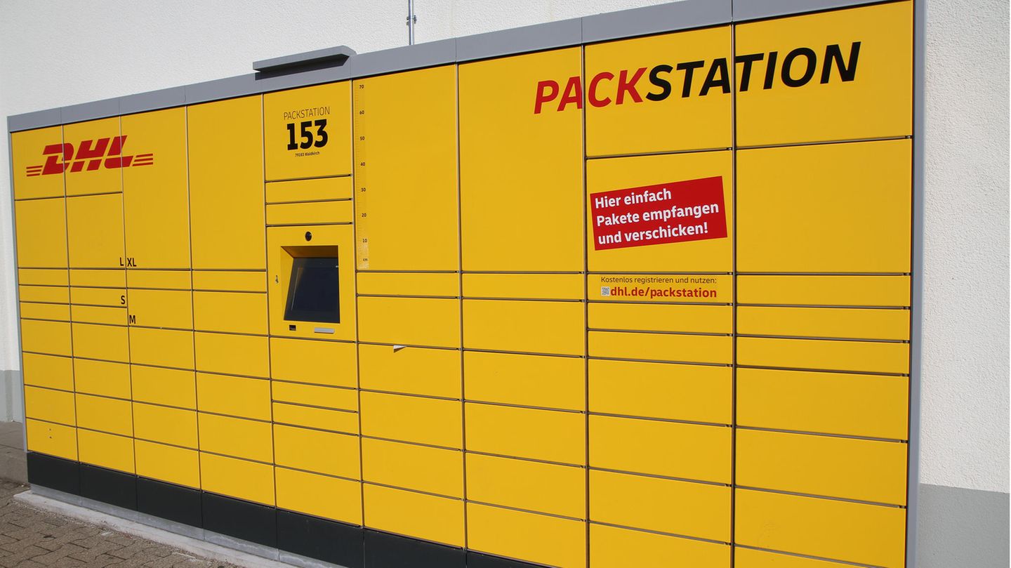 Ein 15-Jähriger musste in Frankfurt von der Feuerwehr aus einer Packstation befreit werden.
