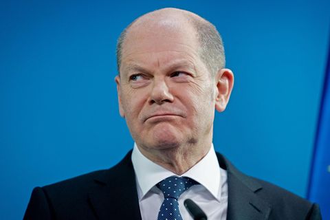 Bundesfinanzminister Olaf Scholz hält nach einem Urteil des Bundesverfassungsgerichts in Karlsruhe steigende CO2-Preise für denkbar