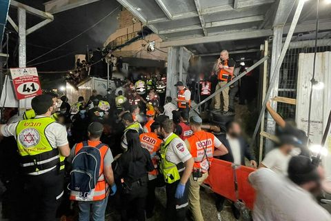 Bei einer Massenpanik auf einem jüdischen Fest im Norden Israels sind nach Angaben von Rettungskräften mindestens 44 Menschen ums Leben gekommen