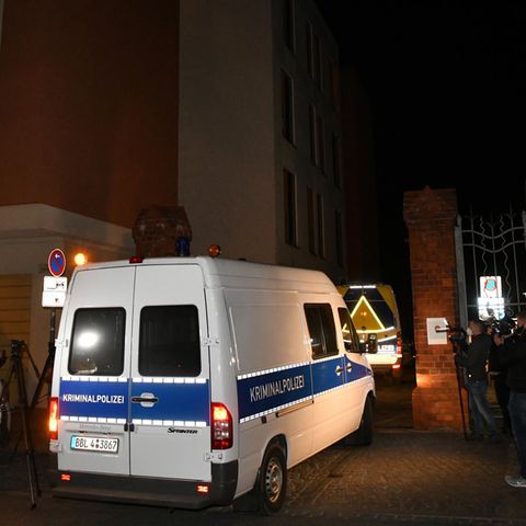 Polizeifahrzeug am Tatort in Potsdam