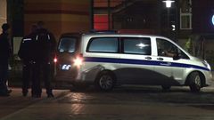 Nähere Angaben zur Identität der Opfer macht die Polizei nicht. Noch in der Nacht fahren Bestattungswagen am Thusnelda-von-Saldern-Haus. Die Leichname werden zur Gerichtsmedizin gebracht.