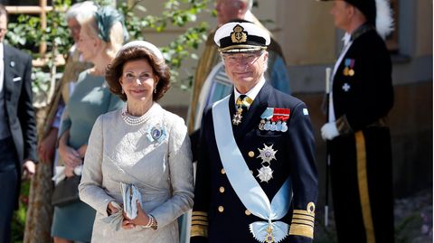 Schwedens König Carl XVI. Gustaf (r) mit seiner Frau Silvia 
