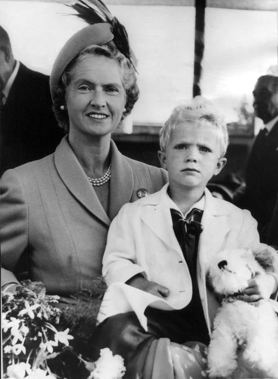 Sibylla Prinzessin von Sachsen-Coburg und Gotha mit ihrem Sohn Prinz Carl Gustaf Sibylla Prinzessin von Sachsen-Coburg und Gotha mit ihrem Sohn Prinz Carl Gustaf