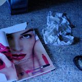 Ospedale al Mare  "Manche Fotos erzählen Geschichten, die man gar nicht so genau kennen möchte. Die Zusammenhänge erschließen sich durch die Kombination zufällig nebeneinander liegender Gegenstände", so kommentiert Stefan Hilden diese Stillleben auf dem Krankenhausfußboden. "Verändert man nur ein winziges Detail, so ist der Zauber verloren."