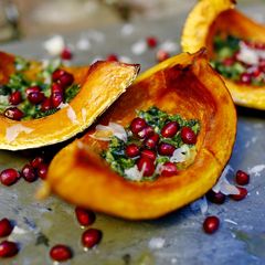 Viel frisches Gemüse, Obst, Fisch und Vollkornprodukte auf dem Ernährungsplan tun dem Körper gut – und hellen häufig auch die Stimmung auf