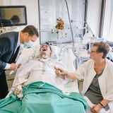 Im Basler Kantonsspital traut ein Geistlicher einen Covid-Patienten und seine Partnerin