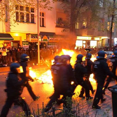 Krawalle in Berlin: Heftige Ausschreitungen bei Mai-Demo – mehrere Polizisten durch Böller verletzt
