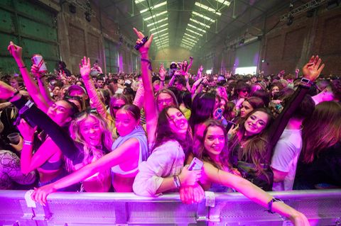 Rund 6000 Menschen tanzen bei einem Party-Pilotprojekt in einem Club in Liverpool