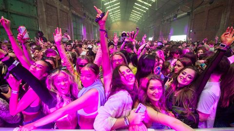 Rund 6000 Menschen tanzen bei einem Party-Pilotprojekt in einem Club in Liverpool