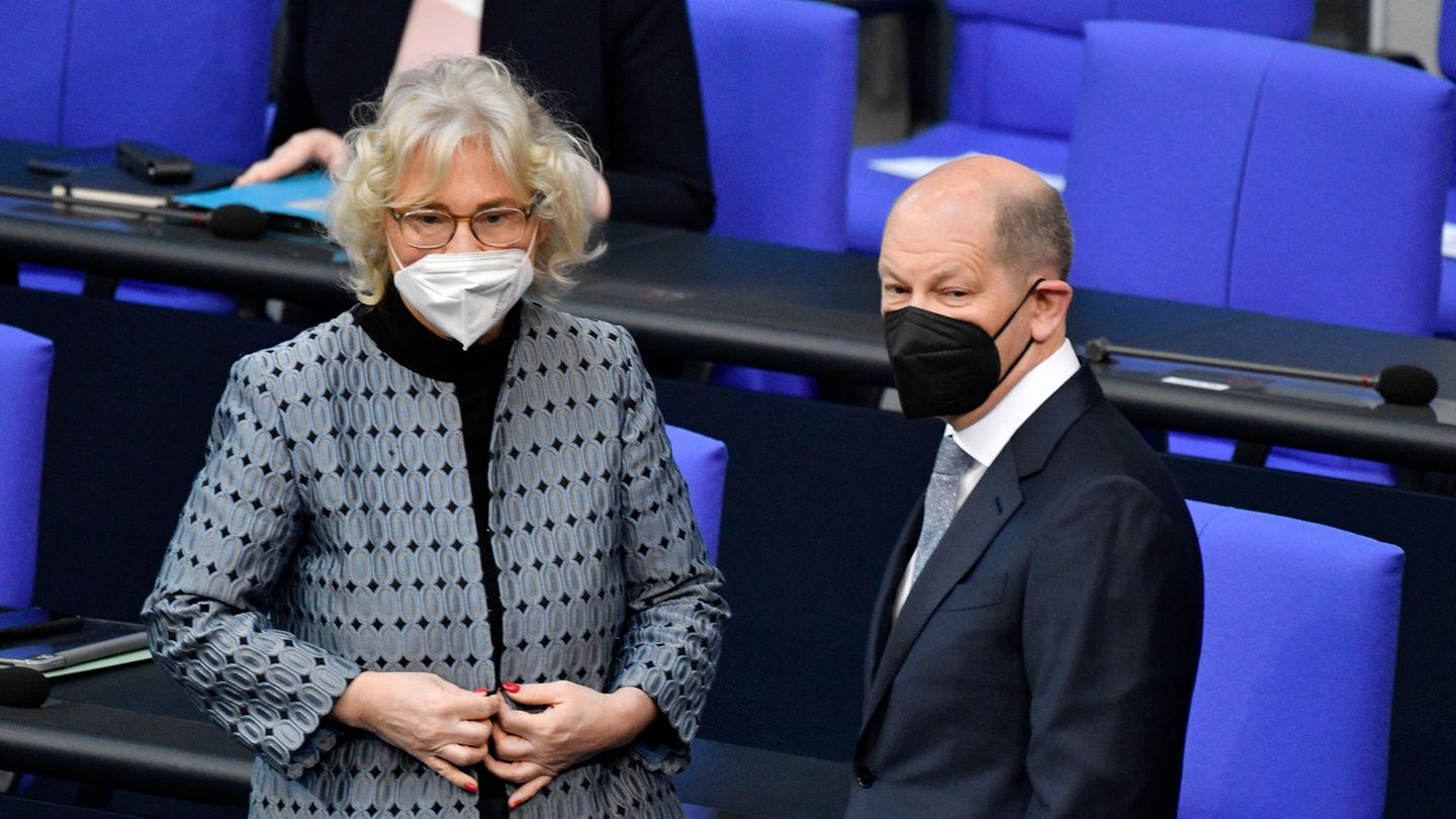 Bundesjustizministerin Christine Lambrecht und Bundesfinanzminister Olaf Scholz (beide SPD)