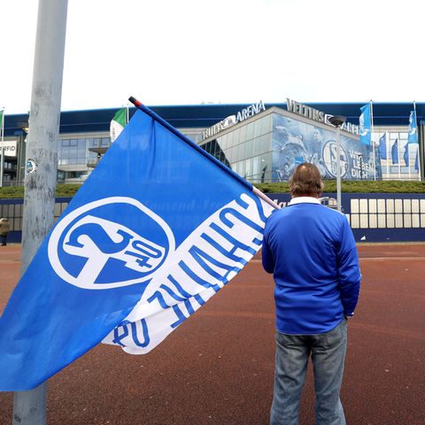 Fussball-Bundesliga: Nach 30 Jahren steigt Schalke 04 ab. Das trifft nicht nur die Fans, sondern eine ganze Region