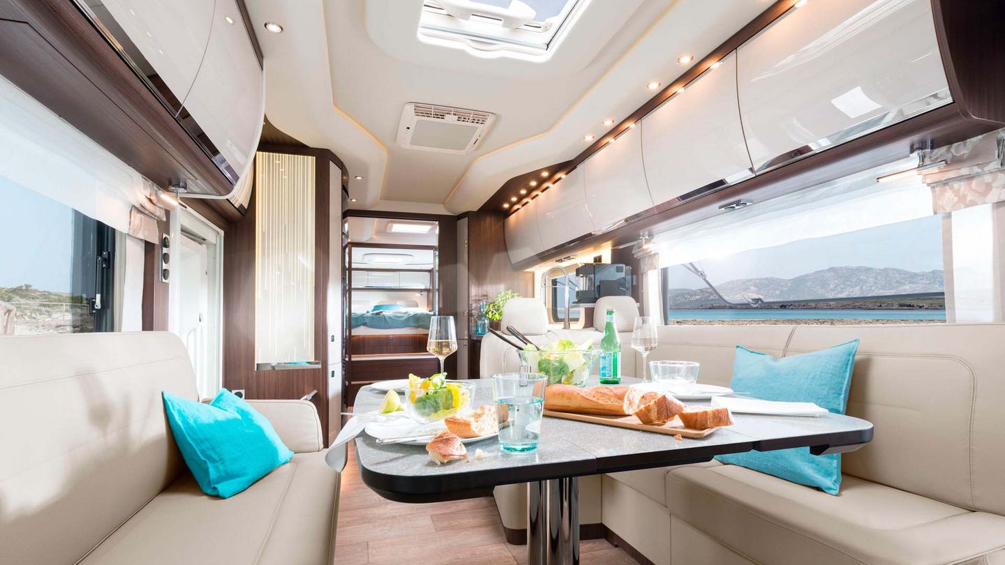 Innenansicht: Morelo Grand Empire Das elegante Innere eines Morelo Grand Empire Luxuswohnmobils