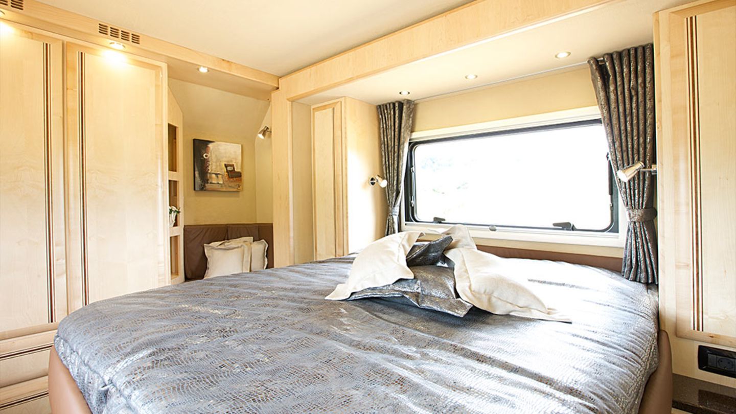 Das Schlafzimmer des "Performance Perfection"  Das Innere des Volkner "Performance Perfection" steht einem Spitzenhotel in nichts nach