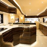 Die Küche im Luxus-Wohnmobil "Performance Perfection" von Volkner