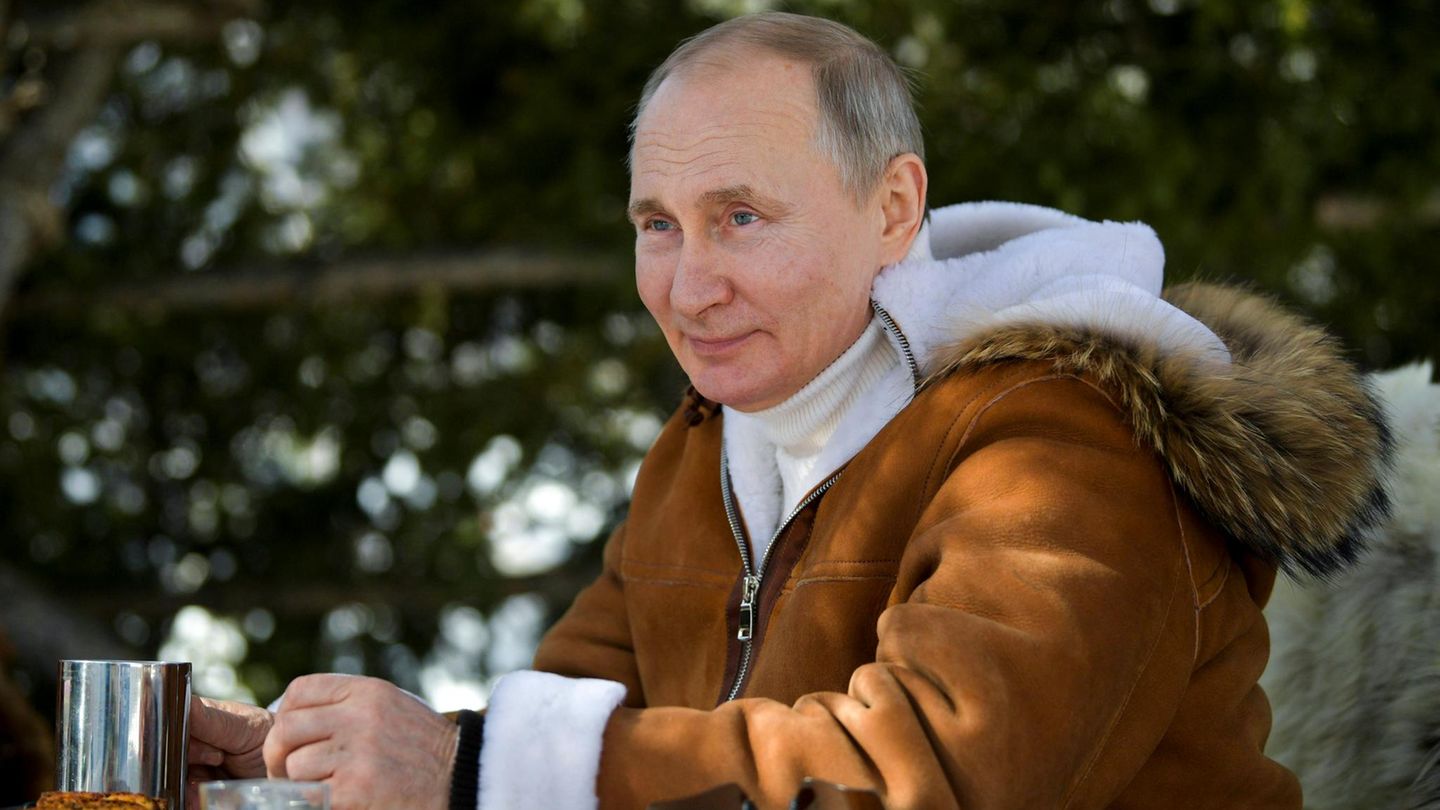 Wladimir Putin bei einem inszenierten Ausflug in die Taiga