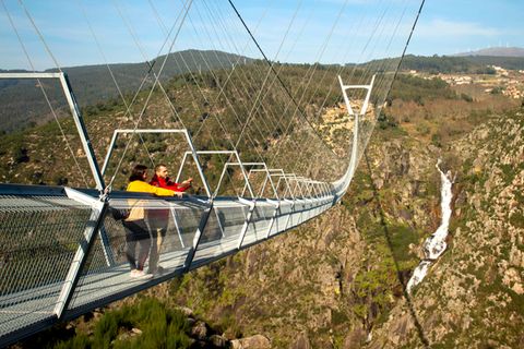 Die "516 Arouca" liegt im Geopark Arouca in der  Serra da Freita, rund 50 Kilometer südöstlich der Stadt Porto.