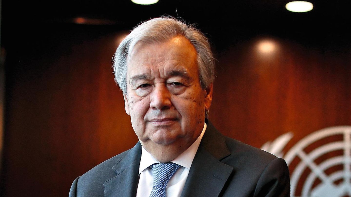 FILE PHOTO: United Nations Secretary-General Antonio Guterres poses for a photograph during an interview with Reuters at U.N. headquarters in New York City, New York, U.S., September 14, 2020. REUTERS/Mike Segar/File Photo Antonio Guterres ist seit 2017 im Amt