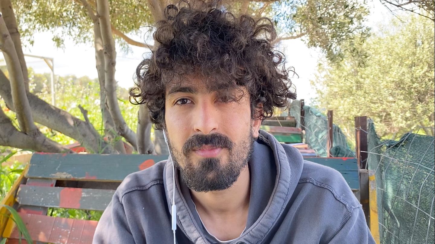 Milad Ebrahimi, 21, ein Geflüchteter aus Afghanistan, beim stern-Interview auf Lesbos Ende April