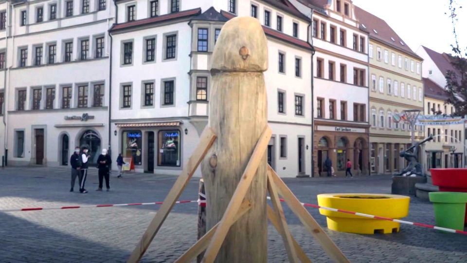 Penis Oder Spargel Holzskulptur In Sachsen Sorgt Fur Aufsehen Video Stern De