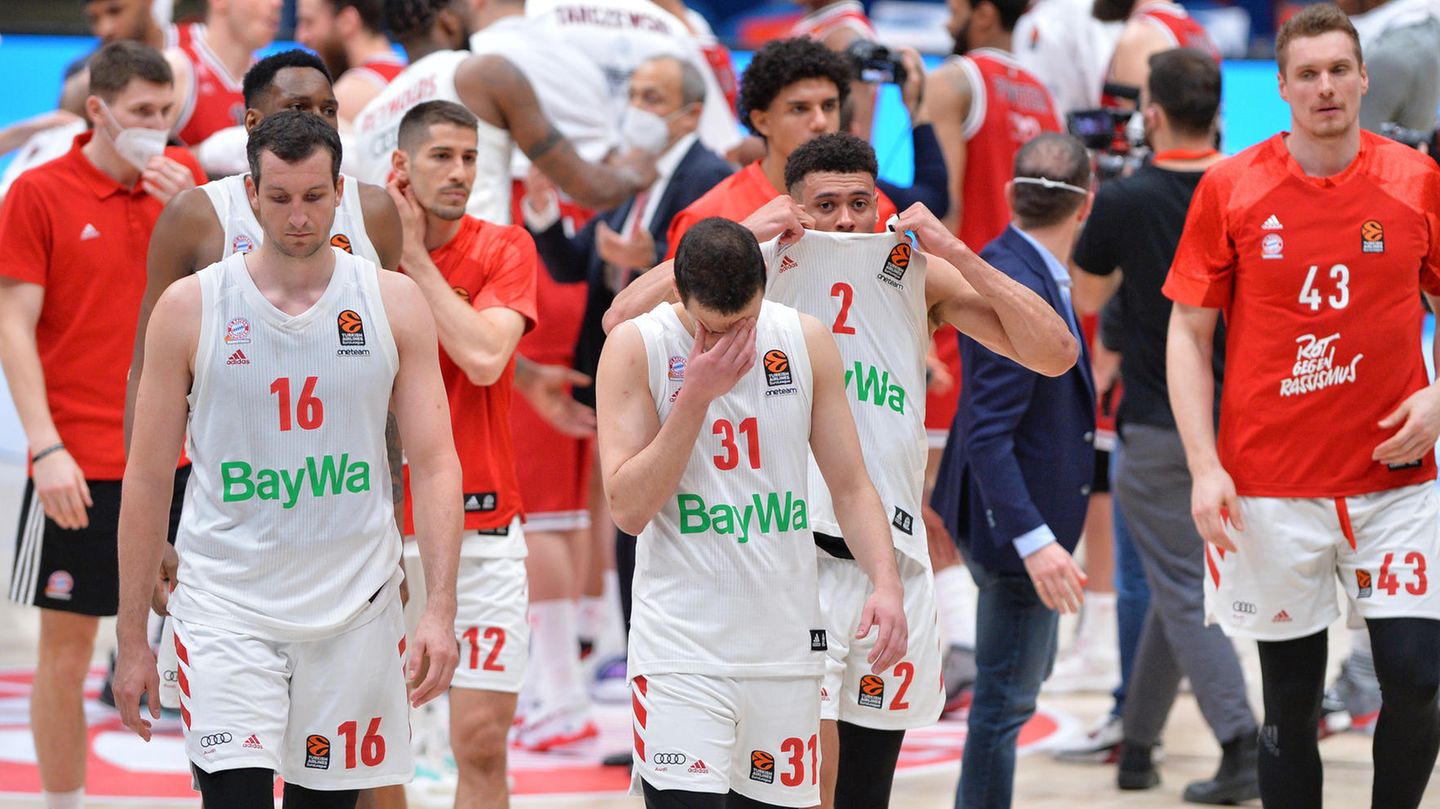 Münchens Paul Zipser, Diego Flaccadori, Zan Mark Sisko, Wade Baldwin und Leon Radosevic