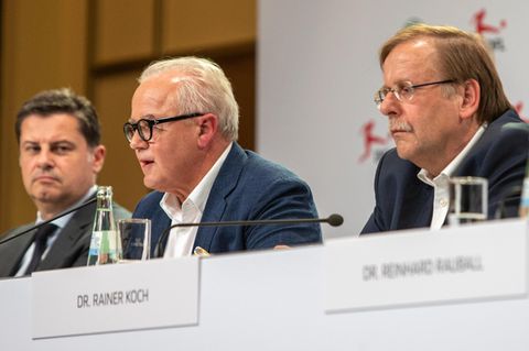 Christian Seifert (l.), Fritz Keller und Rainer Koch gemeinsam auf der Pressekonferenz in Berlin im Jahr 2019