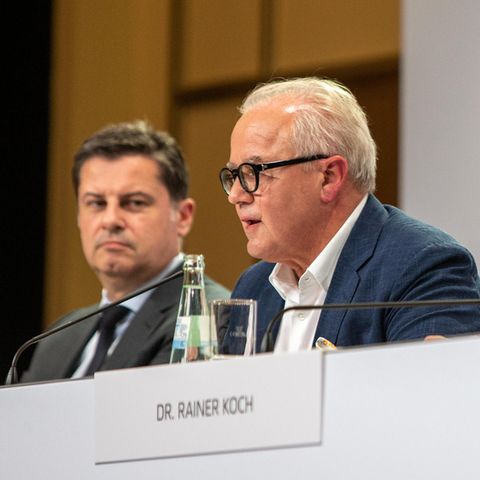 Christian Seifert (l.), Fritz Keller und Rainer Koch gemeinsam auf der Pressekonferenz in Berlin im Jahr 2019