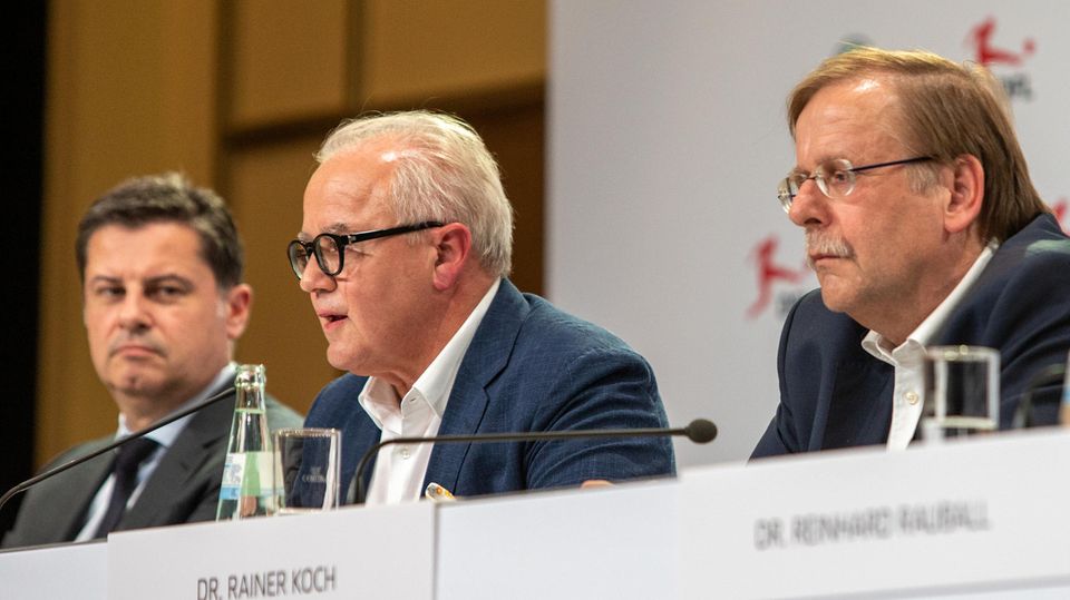 Christian Seifert (l.), Fritz Keller und Rainer Koch gemeinsam auf der Pressekonferenz in Berlin im Jahr 2019
