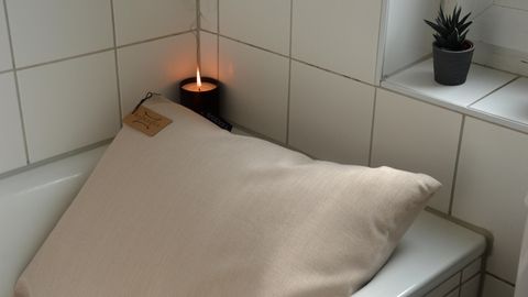 Das Badesofa aus DHDL in der Badewanne