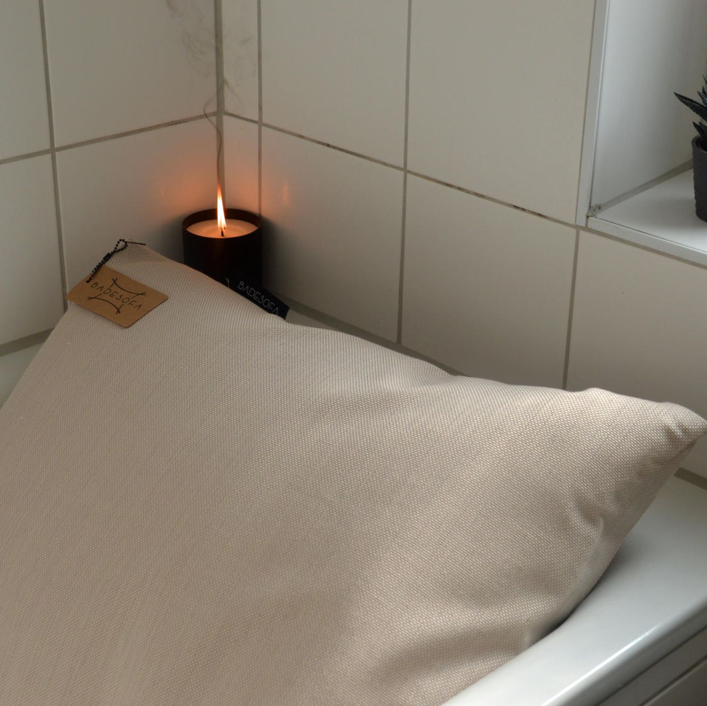 Das Badesofa aus DHDL in der Badewanne