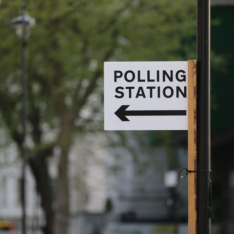 Ein Schild mit der Aufschrift "Polling Station" ("Wahllokal")