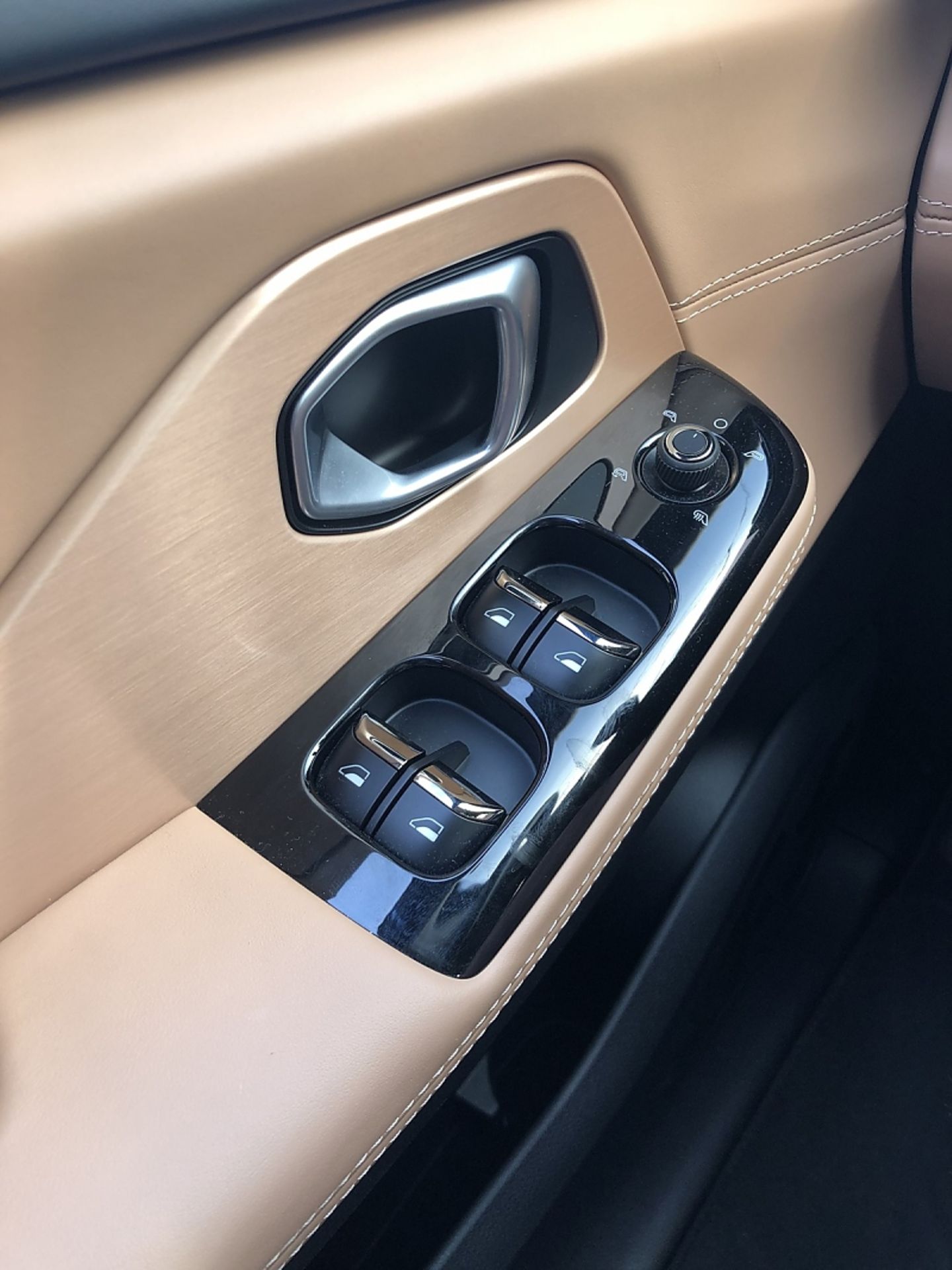 Nio ES8
