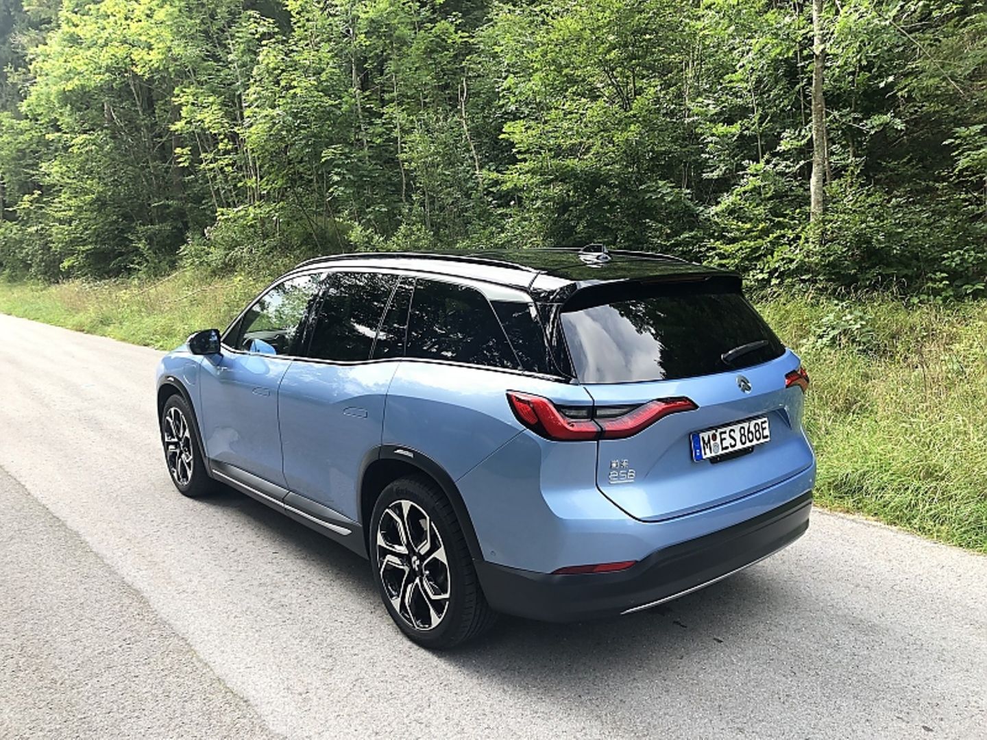 Nio ES8