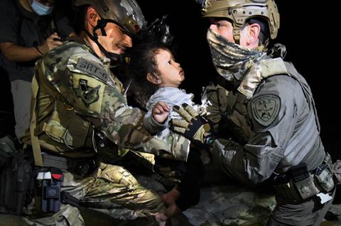 Video: Grenze USA-Mexiko: kleines Licht am Ende des Tunnels