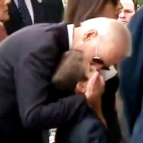 Joe Biden und sein Enkel Robert bei der Beerdigung von Bidens Sohn Beau Biden.